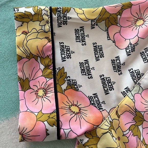 Victoria’s Secret Floral Print Short Sleeve Button Down Pajama Top - Picture 5 of 9